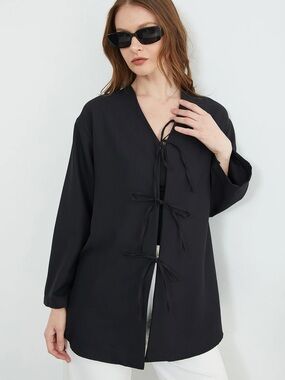 Women's Black Tie-Front Long Sleeve Top